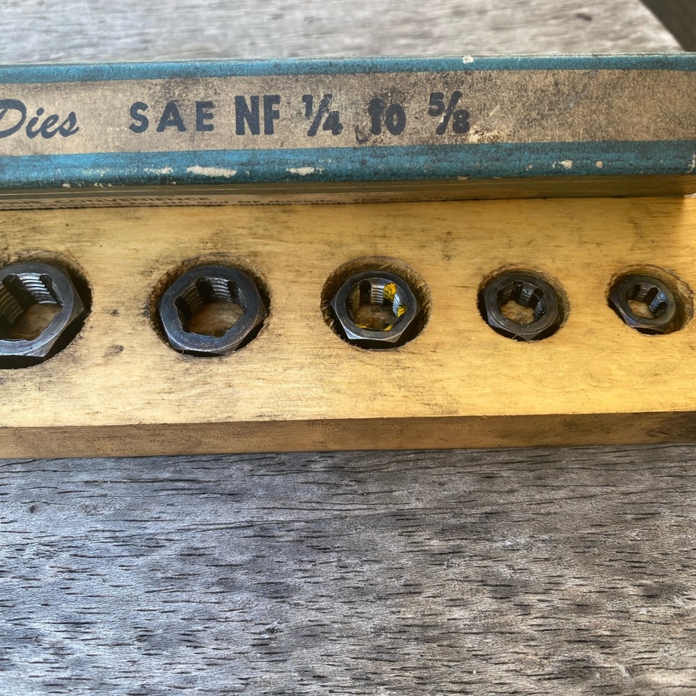 Snap Nut Size Rethreader Set - Black and Gold - Picture 5 of 8